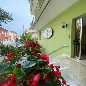 hotel-tre-stelle.riccione-hotels.org/