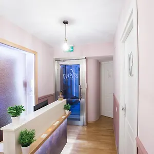 Hotel Dem, Roma